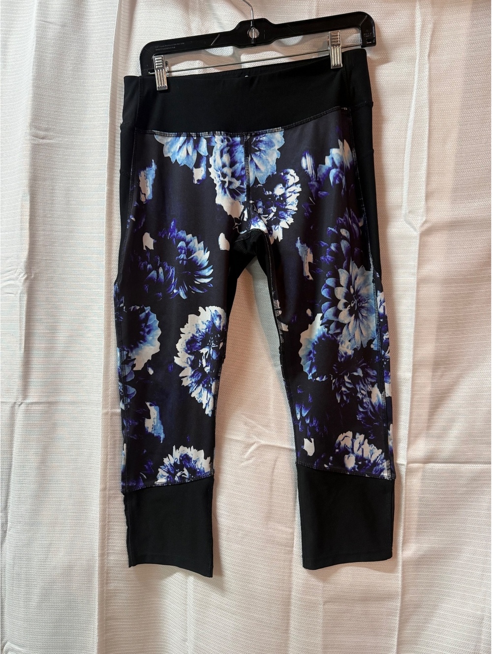 Apana Women's Medium Floral Capri Leggings